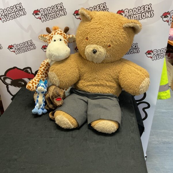 Vintage teddy bear lot with giraffe and other soft toys.