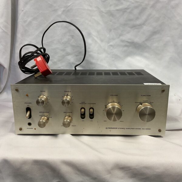Front view of vintage Pioneer SA-5300 stereo amplifier.