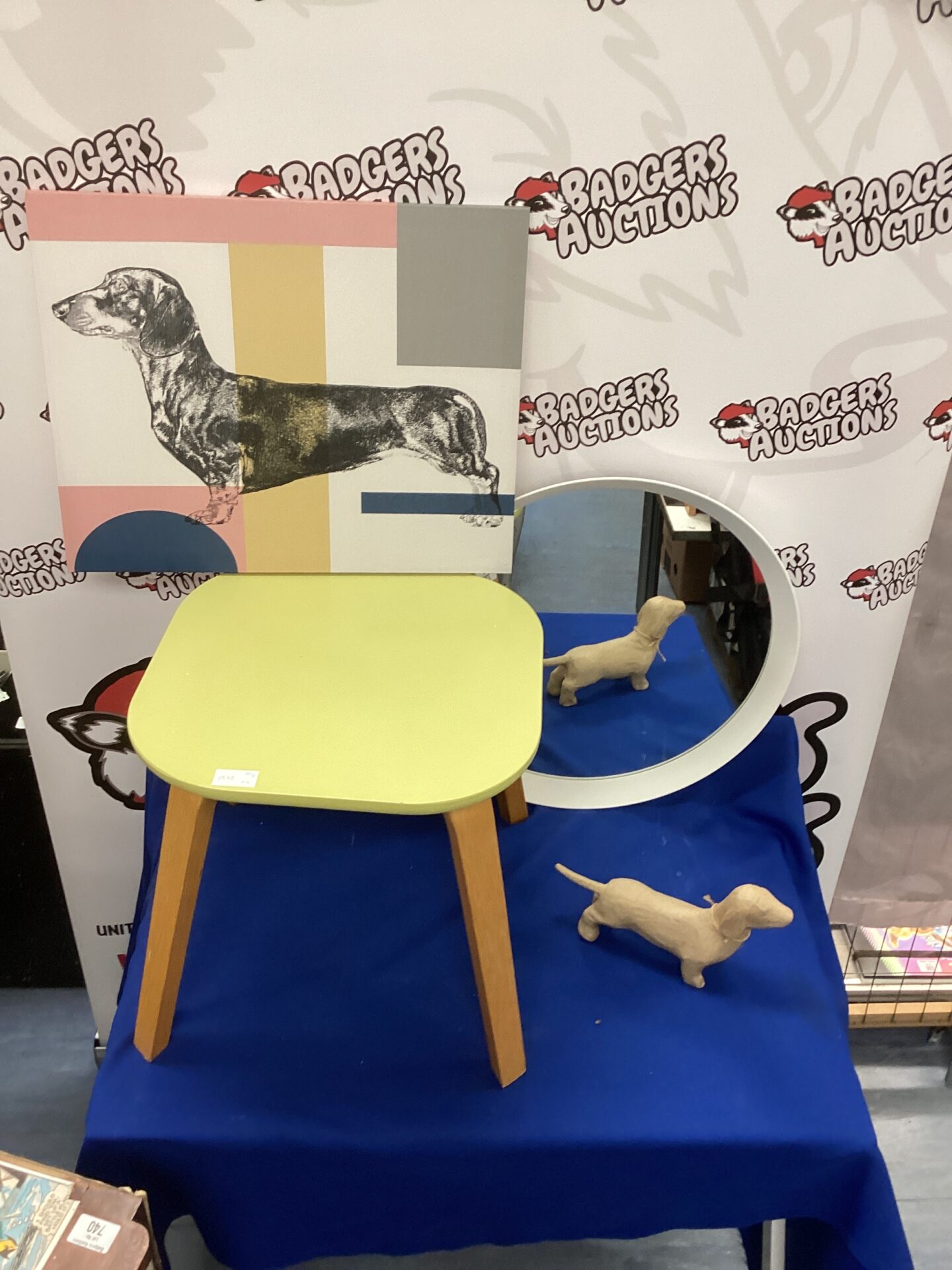 735 Stool, mirror, dog and dog print