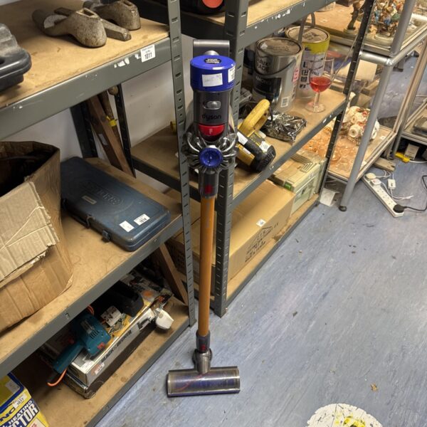 Dyson V7 Absolute cordless vacuum cleaner in an auction setting.