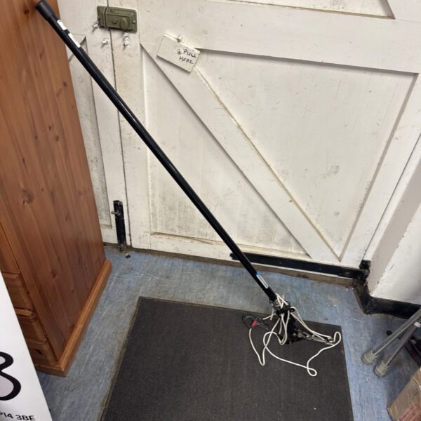 Long reach Spear & Jackson tree lopper for garden pruning.