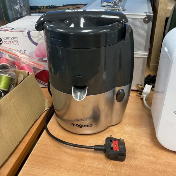 Magimix Le Duo juicer in used condition, kitchen appliance.