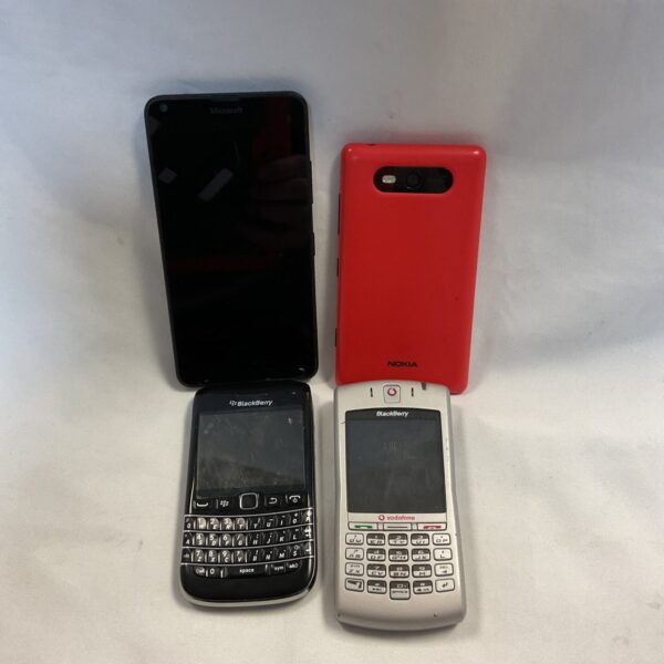 Bundle of vintage mobile phones including Nokia and Sony Ericsson.