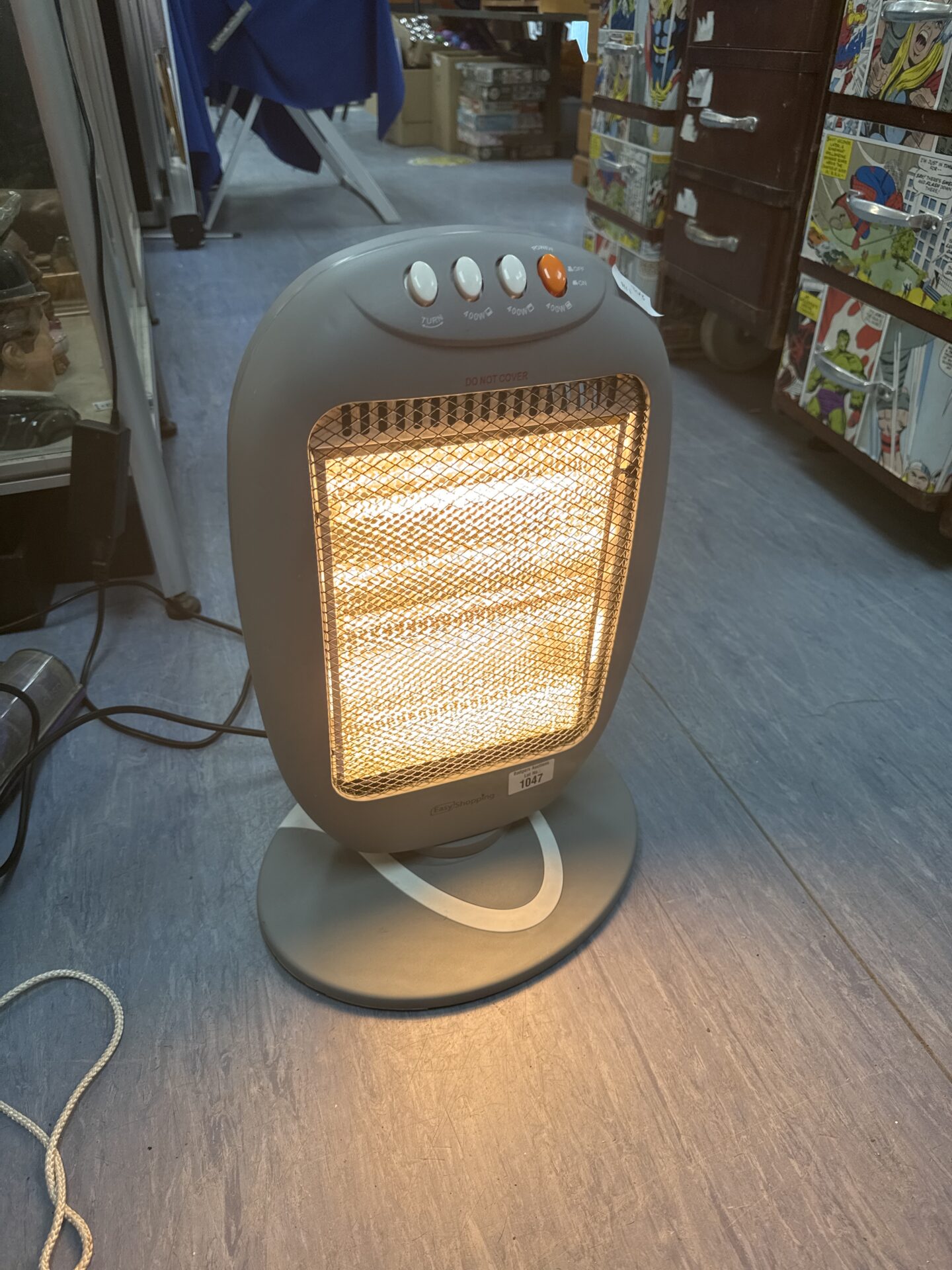 1047 Small oscillating easy shopping halogen heater 1200w – working