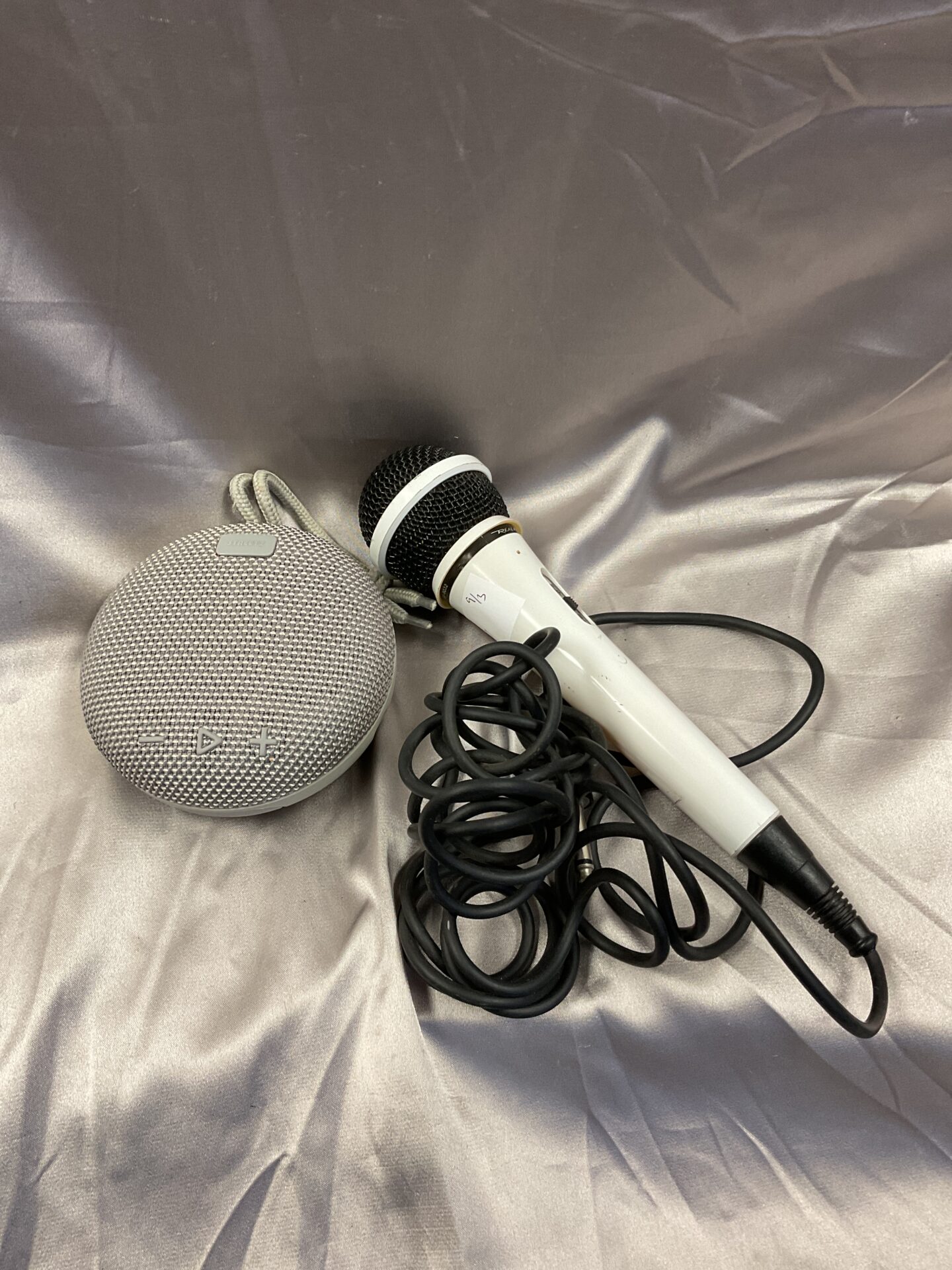147 Streetz bluetooth speaker & realistic microphone