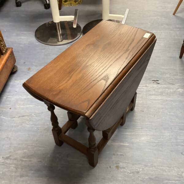Vintage oak drop leaf coffee table with turned legs.