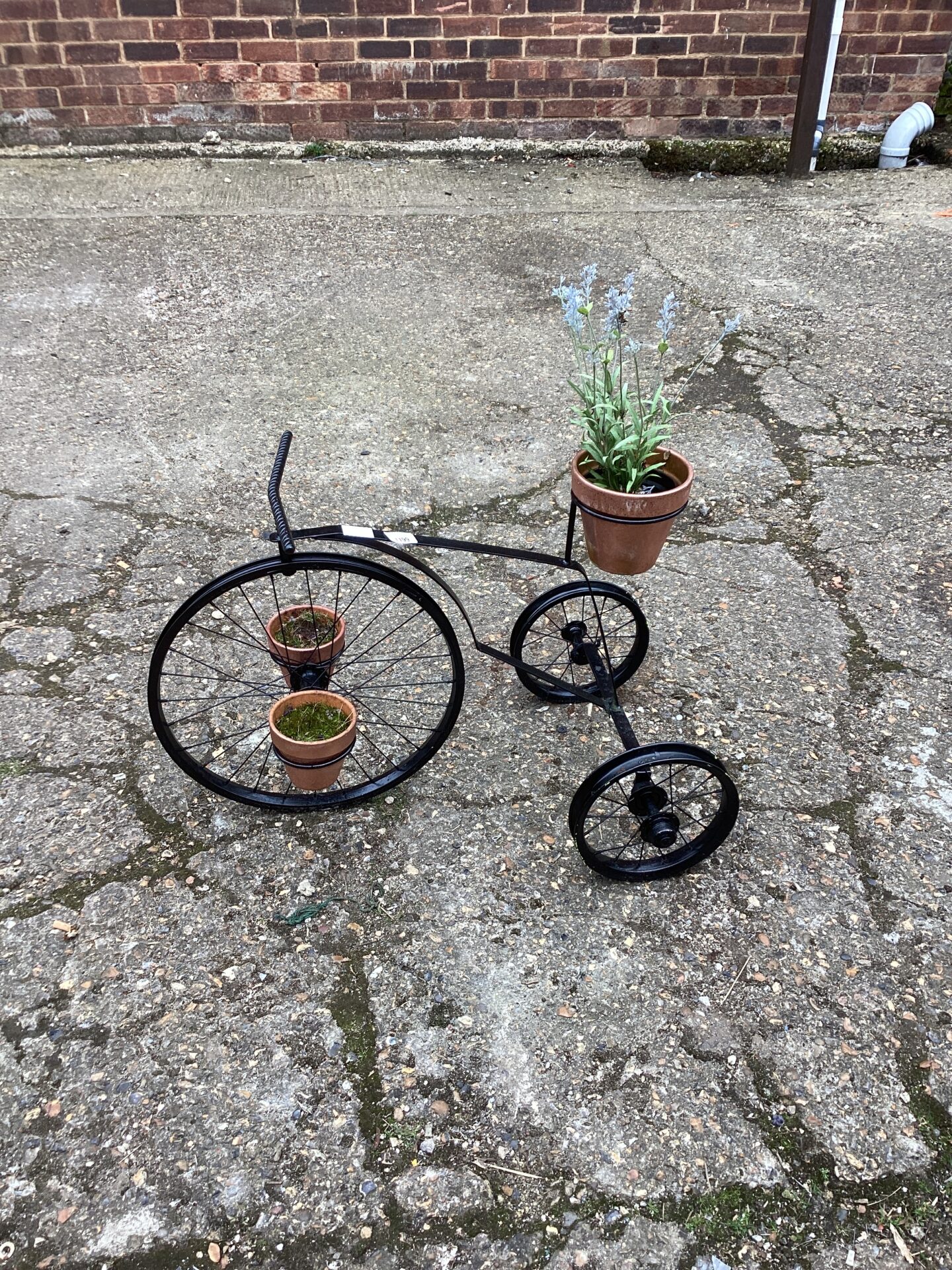 1199 Black metal bike plant pot holder