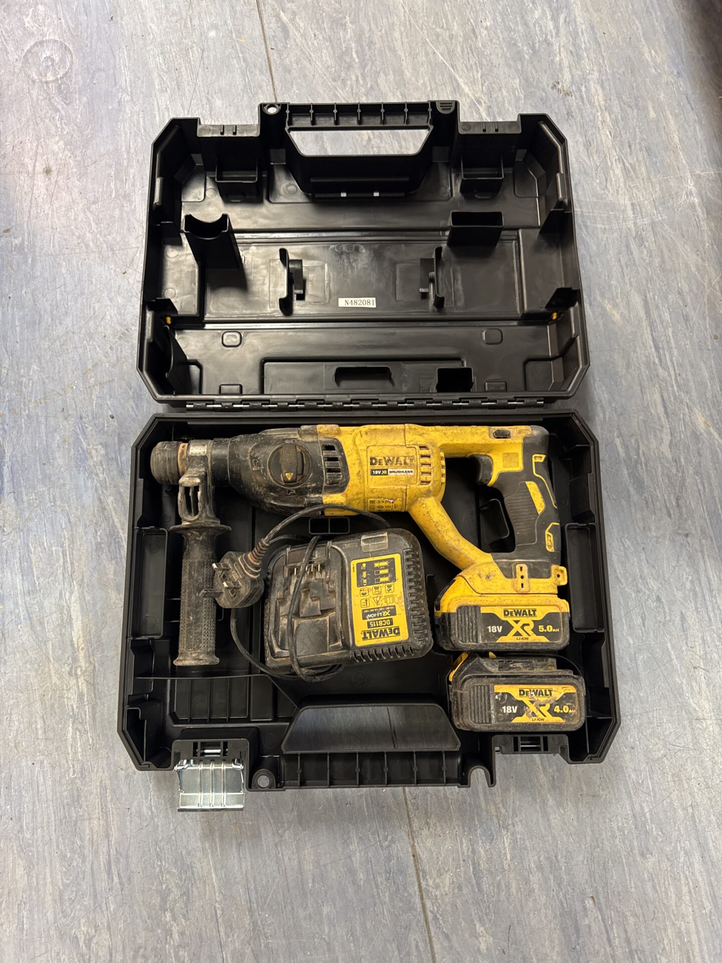 1057 Dewalt xr cordless drill with batteries & charger – untested, battery flat
