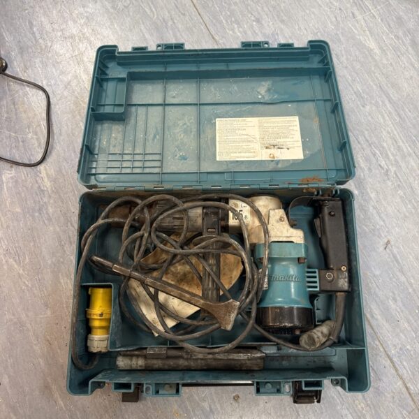 Untested Makita concrete breaker with carrying case.