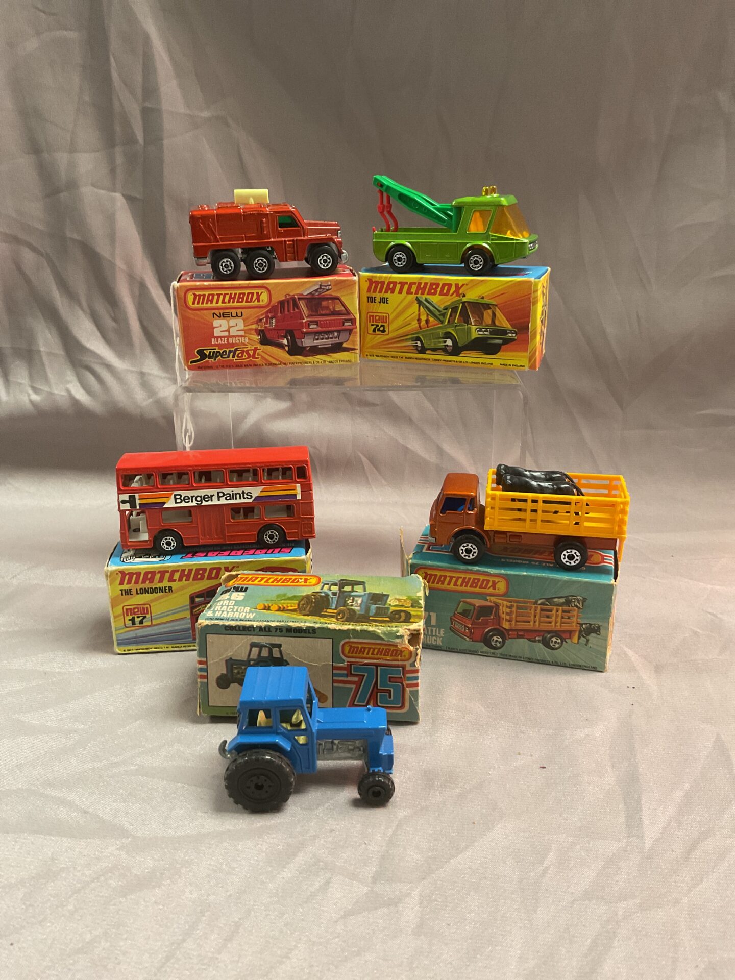 949 Five boxed vintage matchbox diecast vehicles