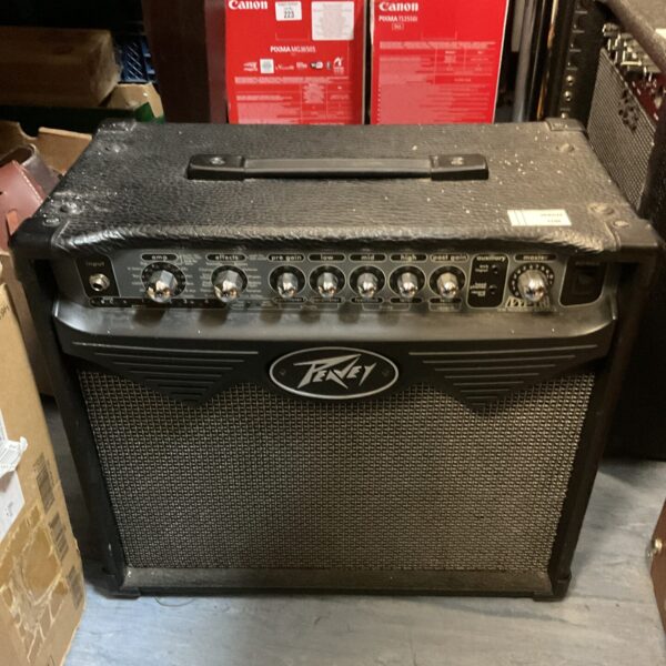 Peavey Vypyr 15w guitar amplifier, front view.