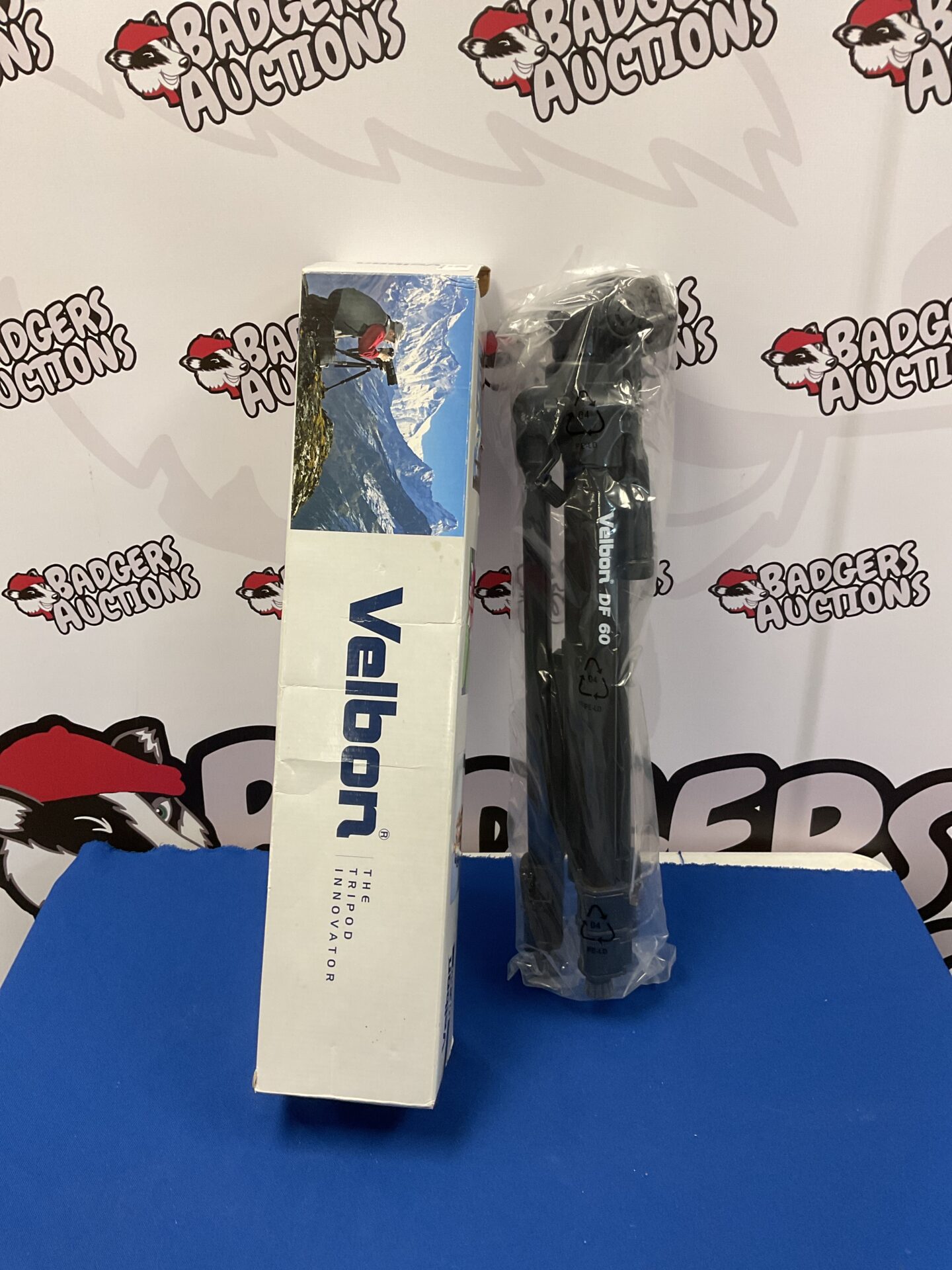 247 Velbon df-60 camera tripod new in box