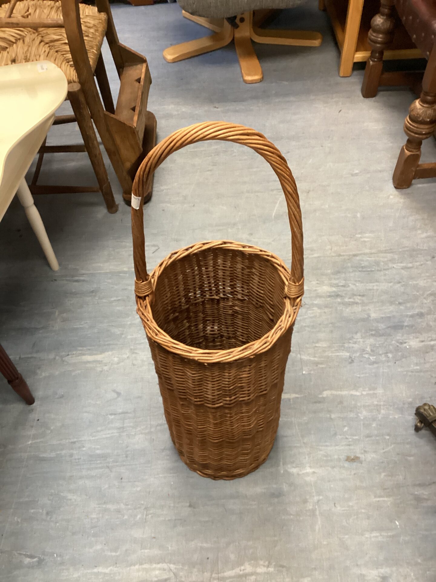 605 Wicker log basket / stick stand