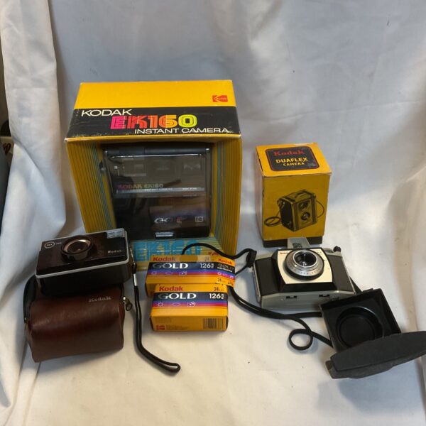 Vintage Kodak Ek160 and Duaflex camera lot for collectors.