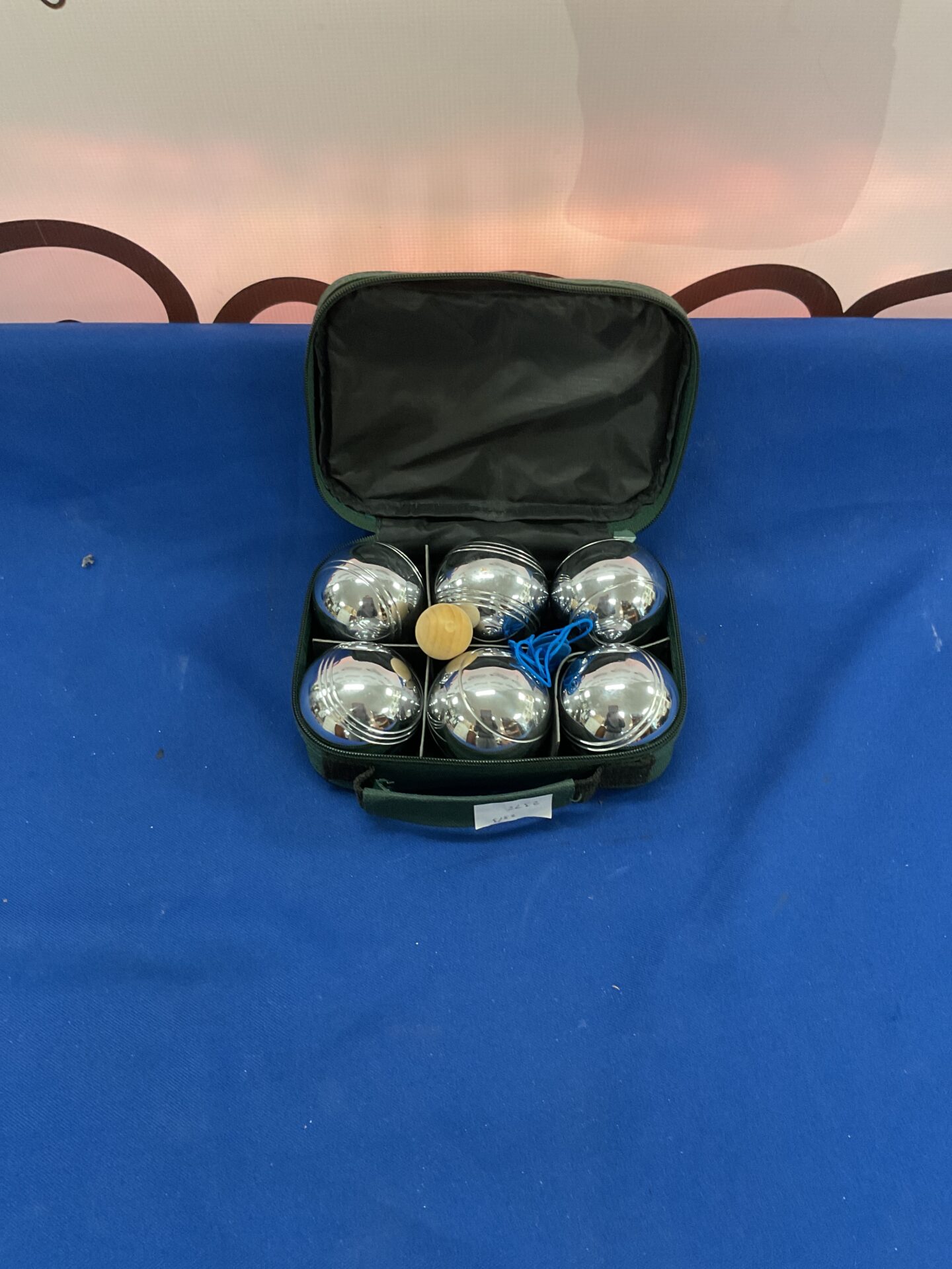 538 Set of boules in case