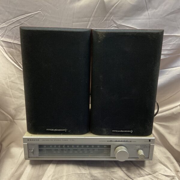 Vintage Sanyo T10L tuner with Wharfedale Diamond 9.0 speakers, classic stereo setup.