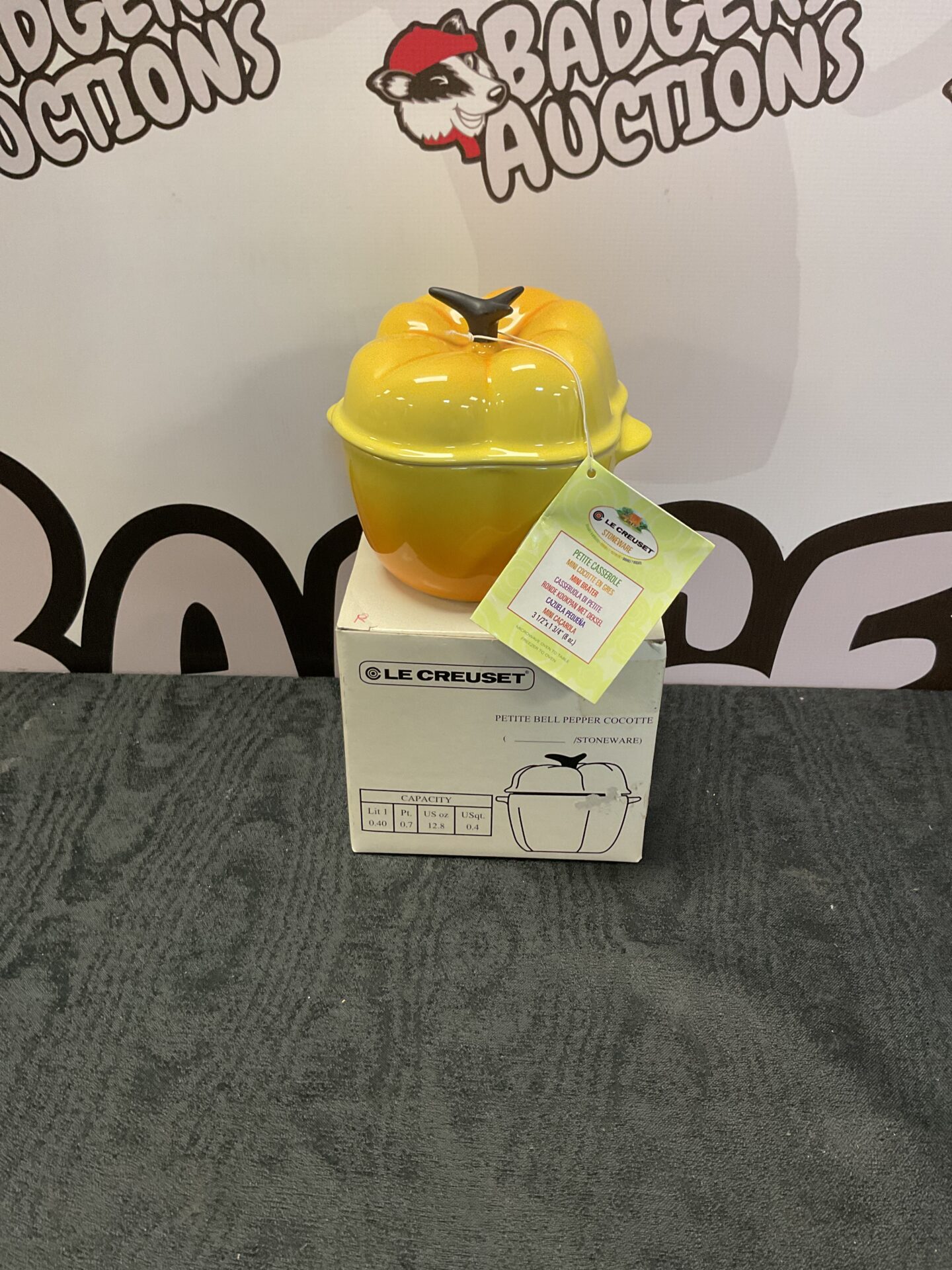 521 le crueset petite bell pepper stoneware cocotte. New and Boxed