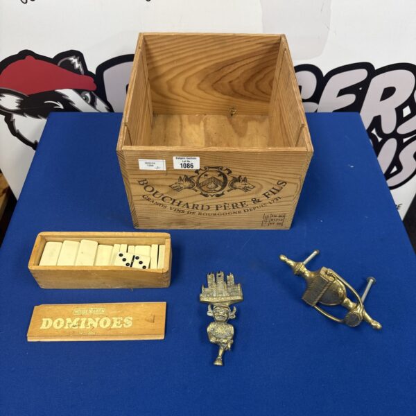 Vintage French wine box with House Martin dominoes set.