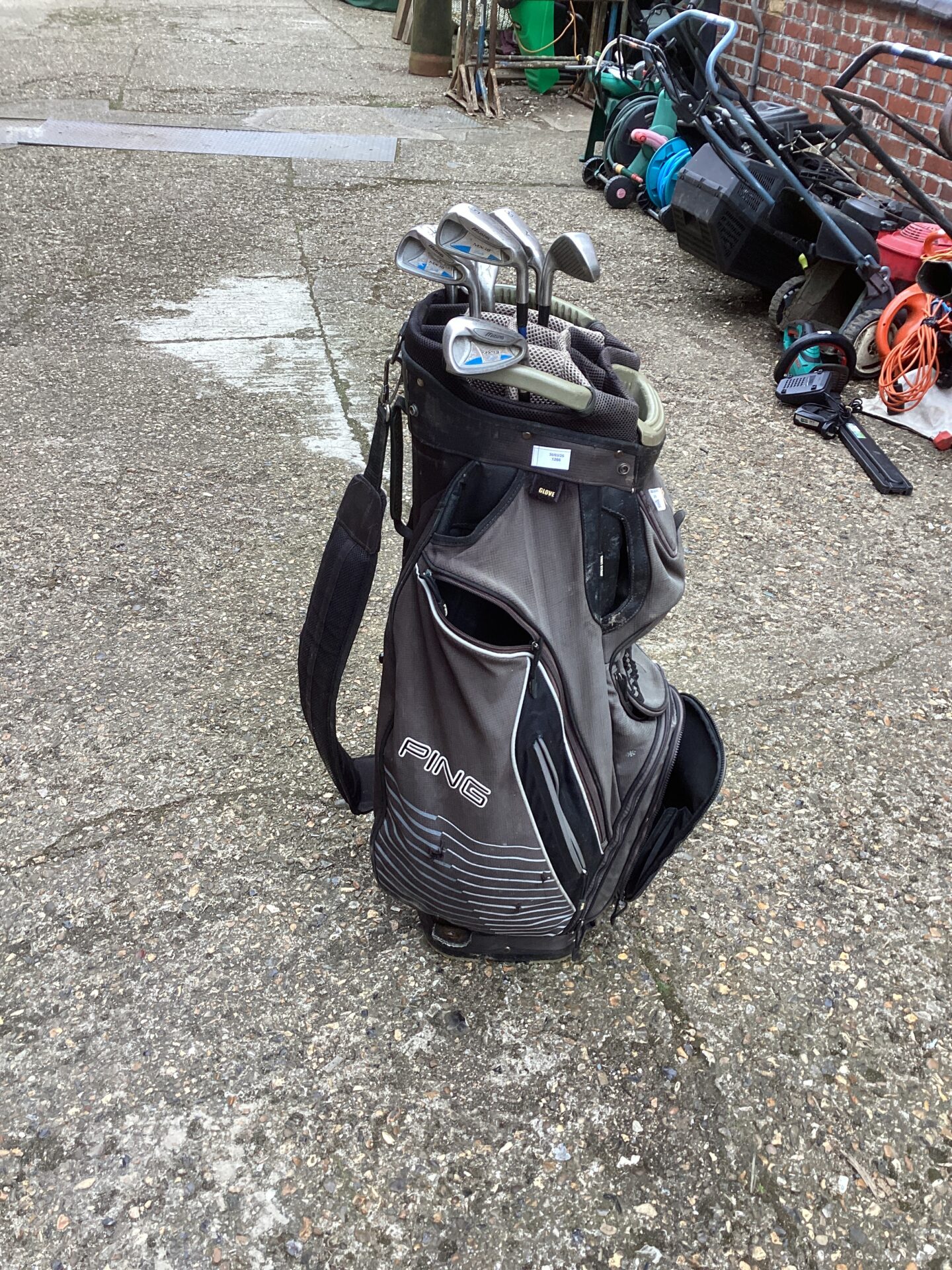 1180 Ping golf bag with Mizuno Irons