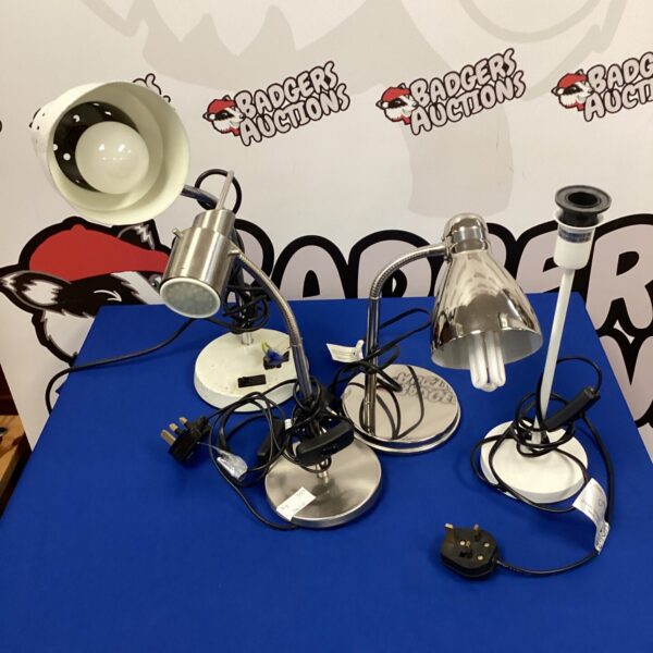Lot of four silver adjustable table lamps for desk or bedside use.