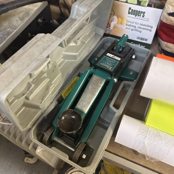 Used Kamasa 2t trolley jack in a storage box.