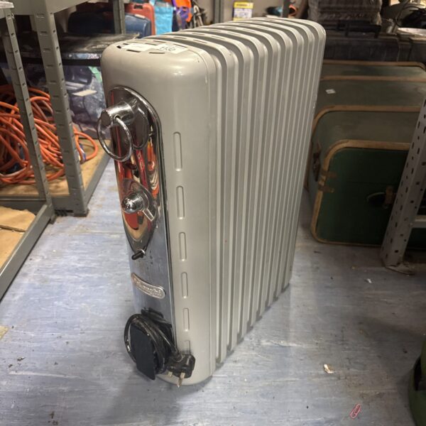 Vintage Delonghi oil filled radiator in used condition.