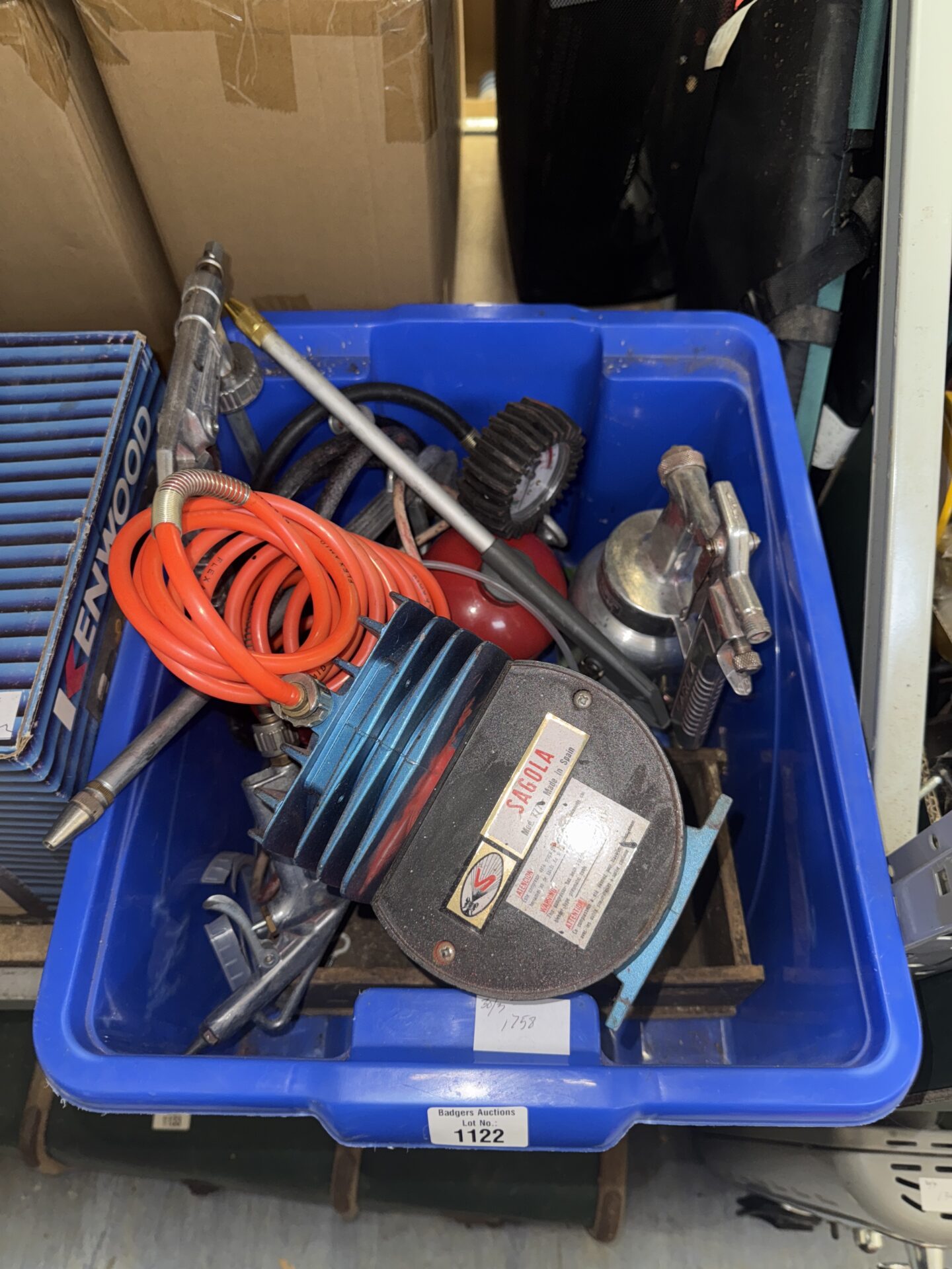 1122 Sagola mini compressor with spray guns & other attachments