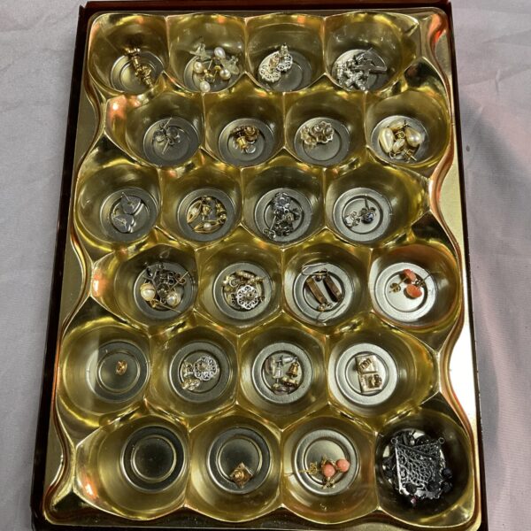 Tray of twenty-four pairs of stud earrings, diverse fashion jewellery.