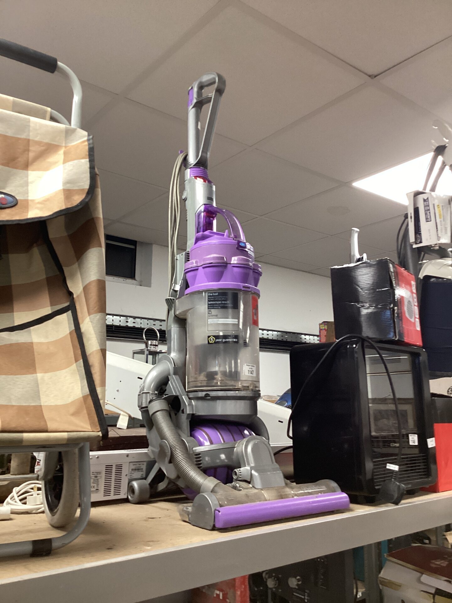 1147 Dyson cyclone vacuum cleaner