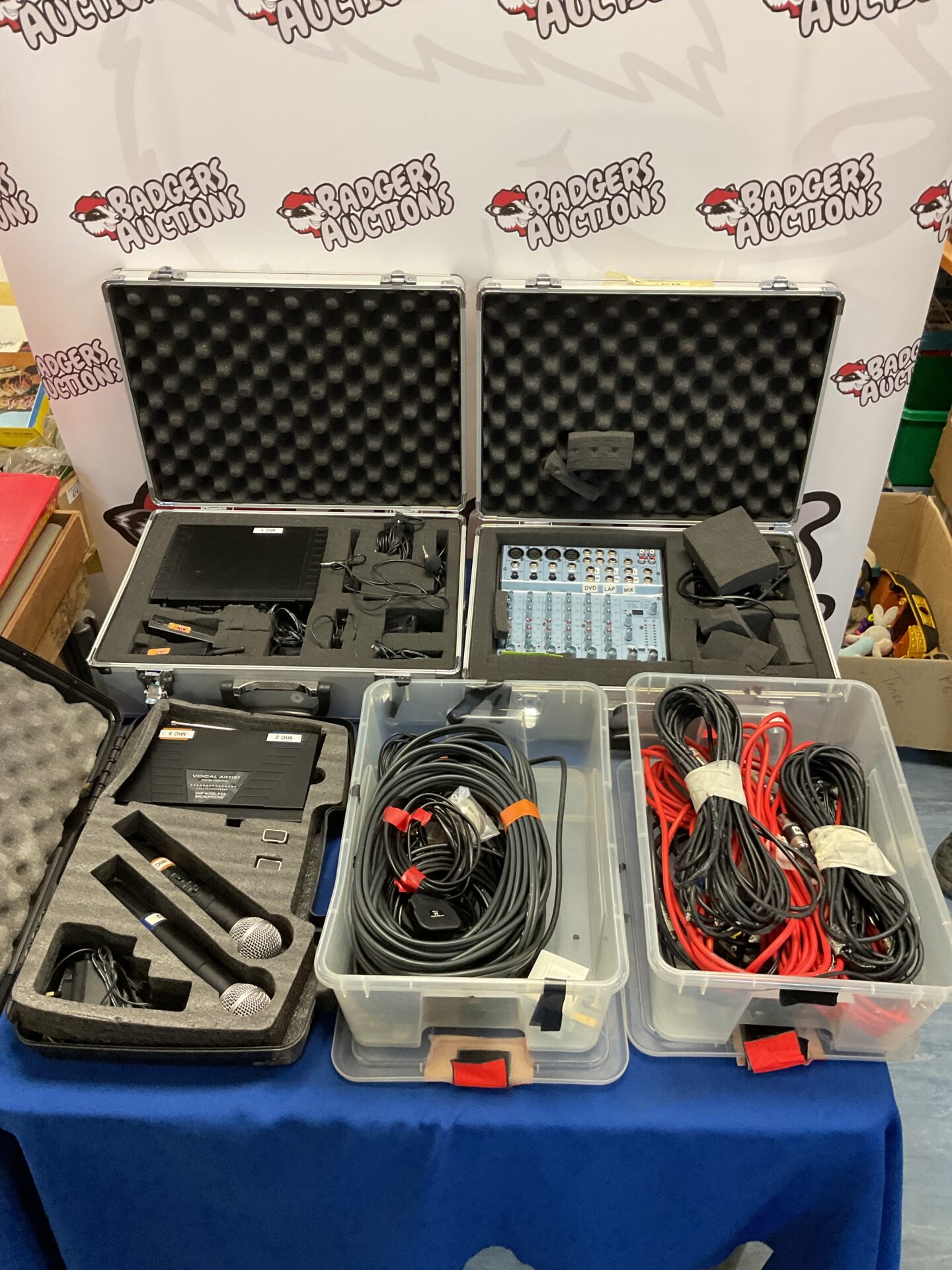 167 Lot of microphones, mixer