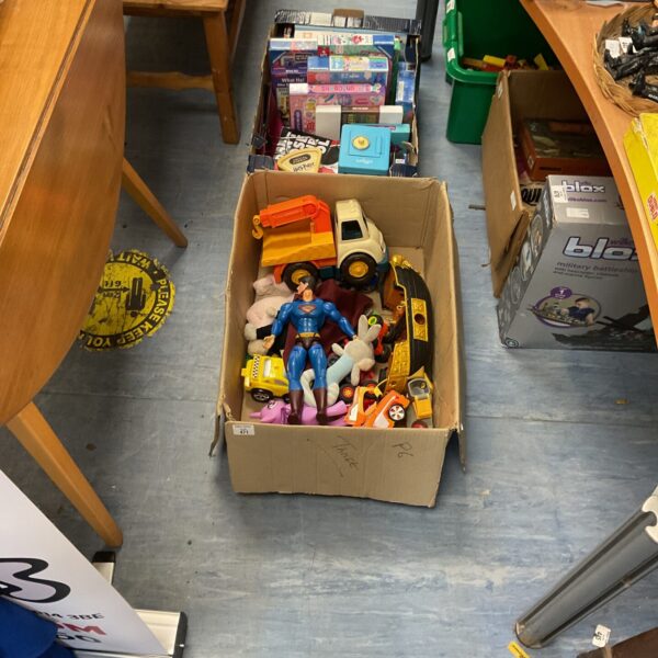 Overview of a mixed toy lot with Superman figure and puzzles.
