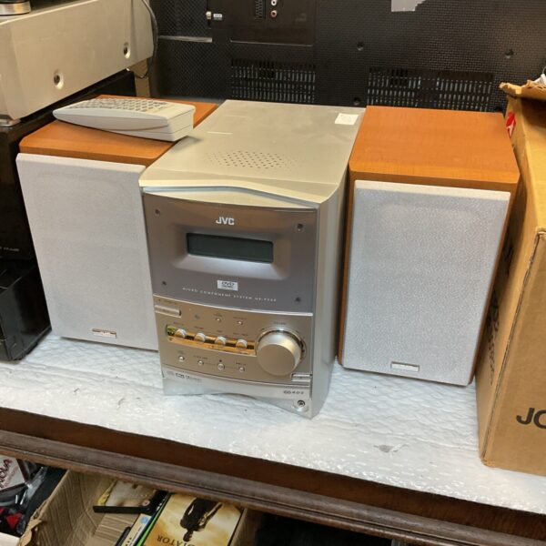 Vintage JVC UX-P550 micro component system for audio enthusiasts.