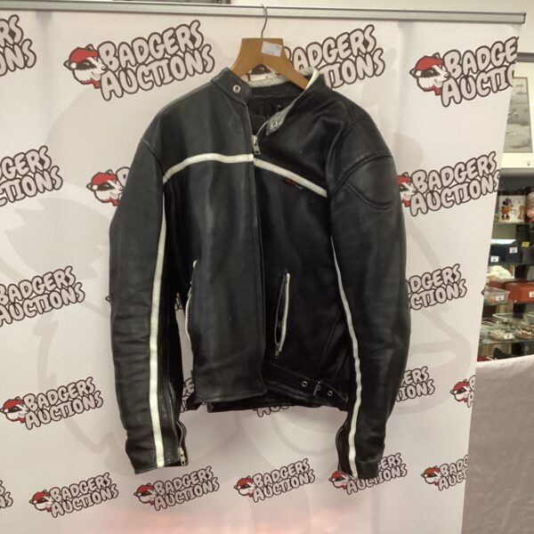 Size XL Hunter Class leather motorcycle jacket, vintage biker style.