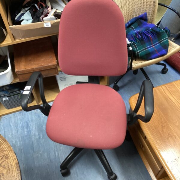 Red office swivel chair with adjustable height and five-star base.