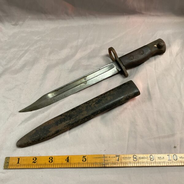 WW2 British No5 Jungle Carbine bayonet with scabbard, military collectable.
