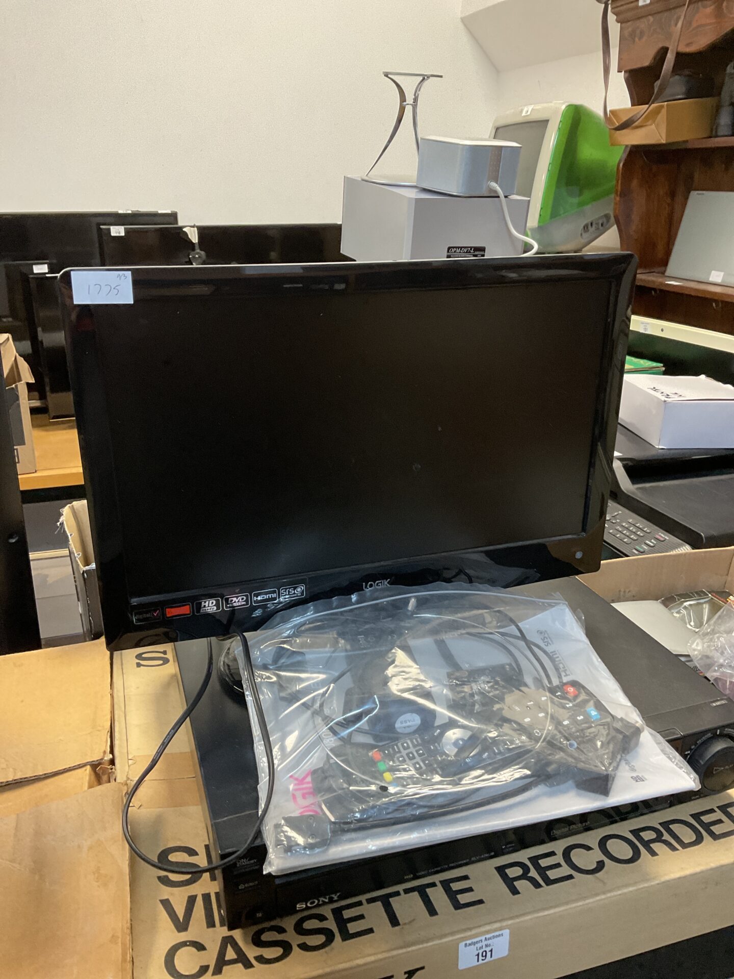 192 Logik 19” hd ready tv working with remote