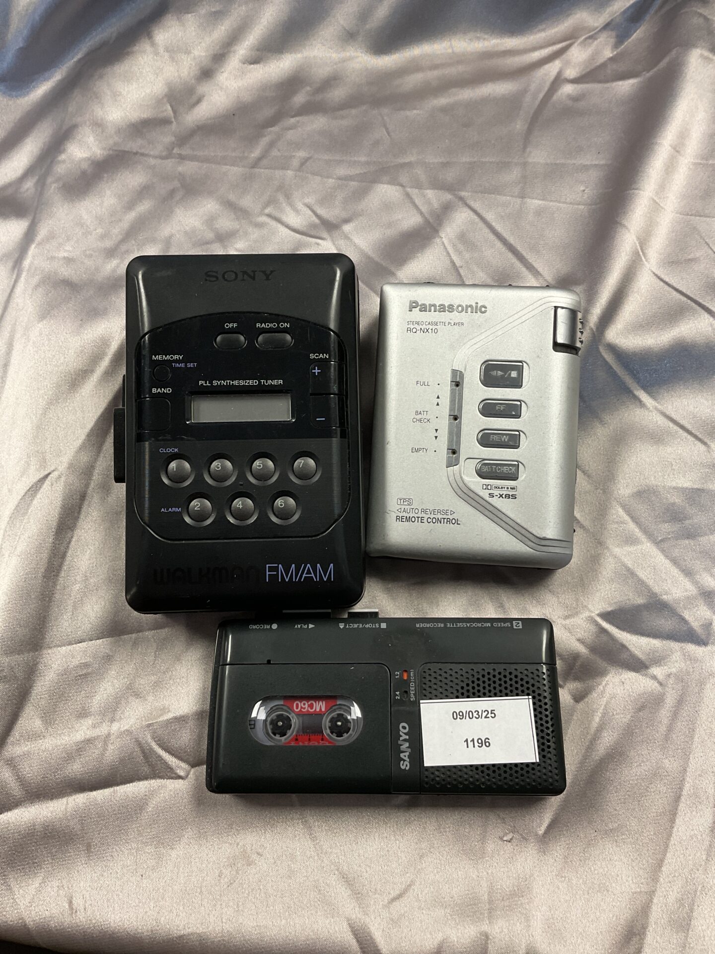 209 Bundle of walkmans & dictaphone inc sony & panasonic rq-nx10