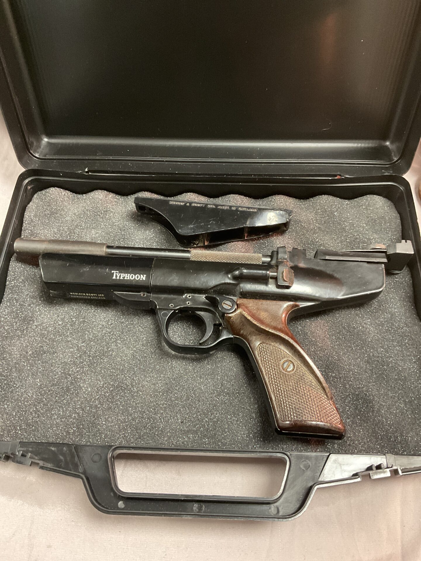 980 webley typhoon overlever .22 pistol in case