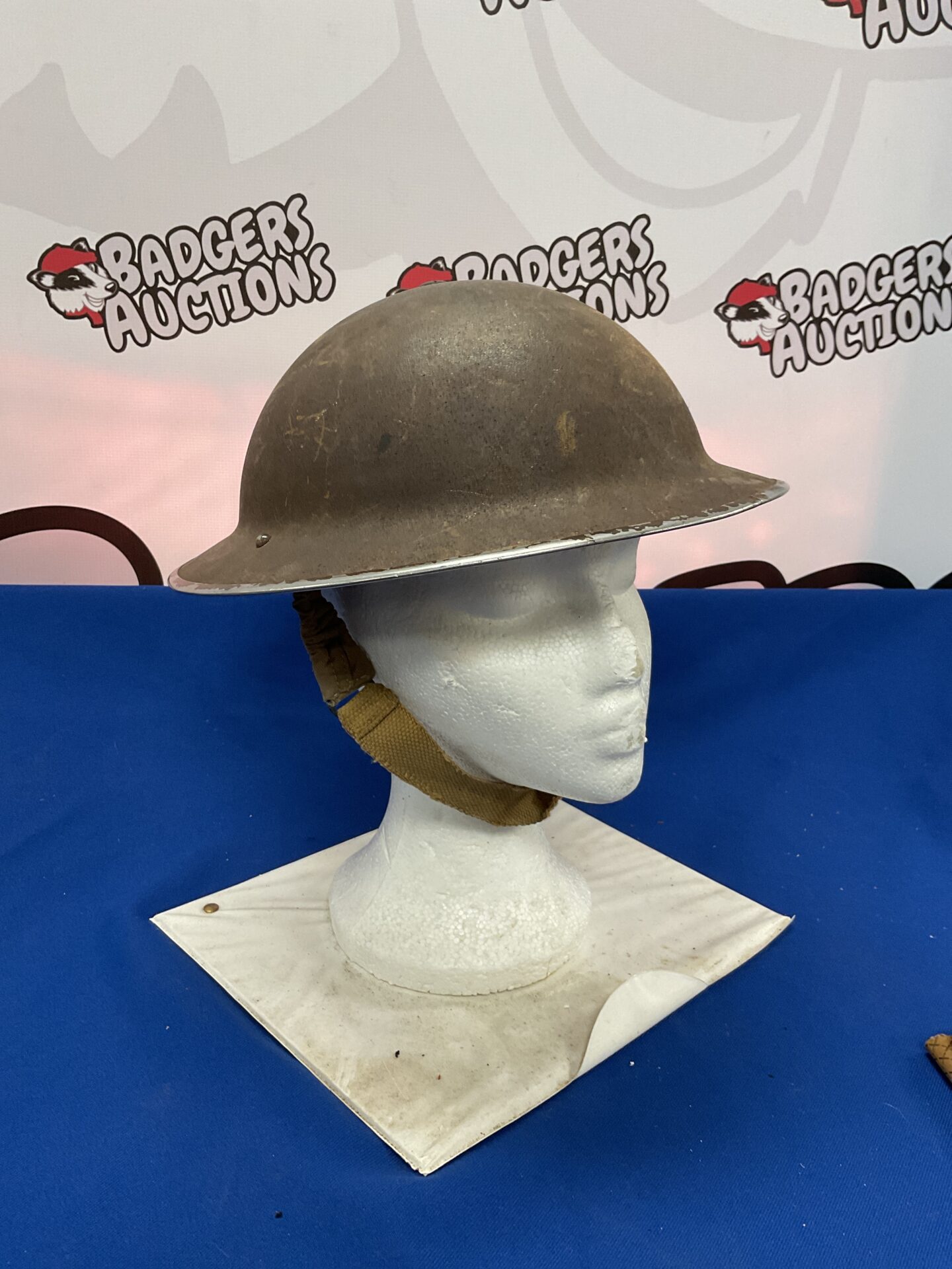 991 WW 2 1939 British army steel helmet