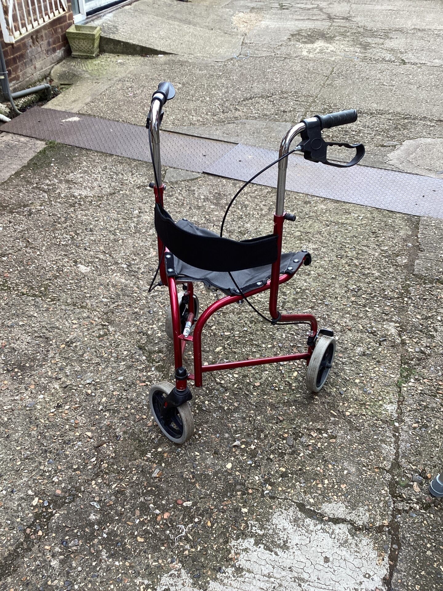 1270 Walking assistance Trolley and seat