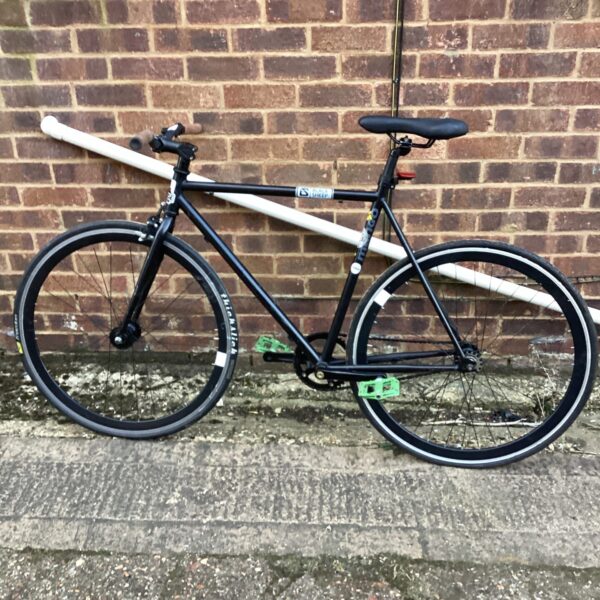 Black Mango Racing single-speed bike for urban cycling.