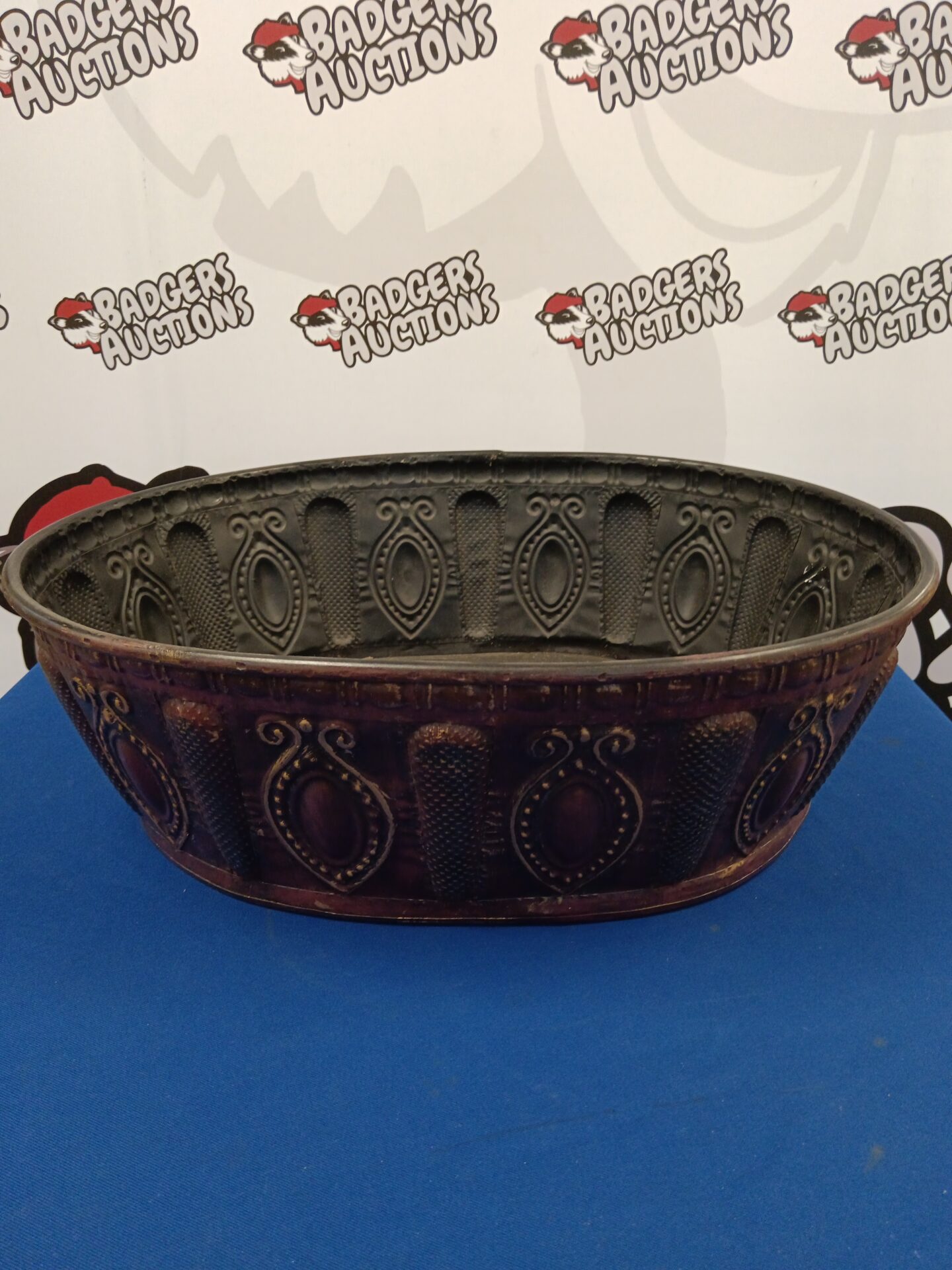 056 Large tin Indian pattern basin