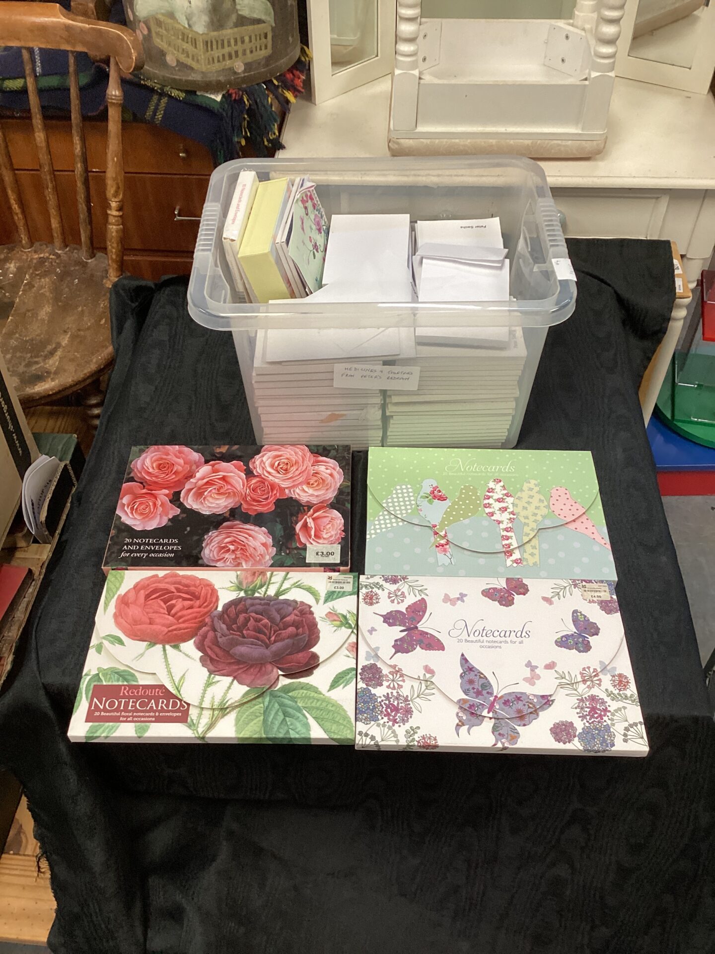 659 Box of occasional notecards & blank note pads