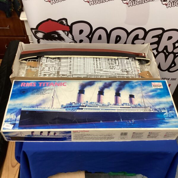 Front view of the Academy Minicraft RMS Titanic model kit box.