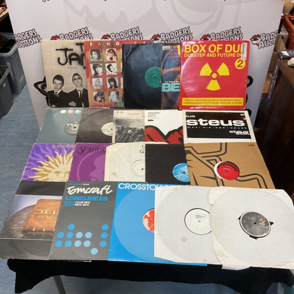Lot of twenty dance music vinyl records, including drum and bass.