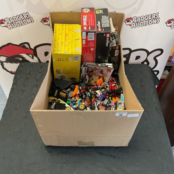Large mixed Lego lot with vehicles and minifigures for building.
