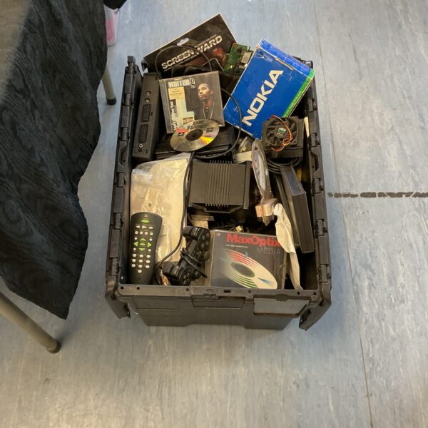 Mixed electrical lot with Nokia phone and gaming cables.
