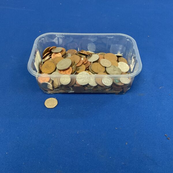Tray of mixed British coins for collectors and enthusiasts.