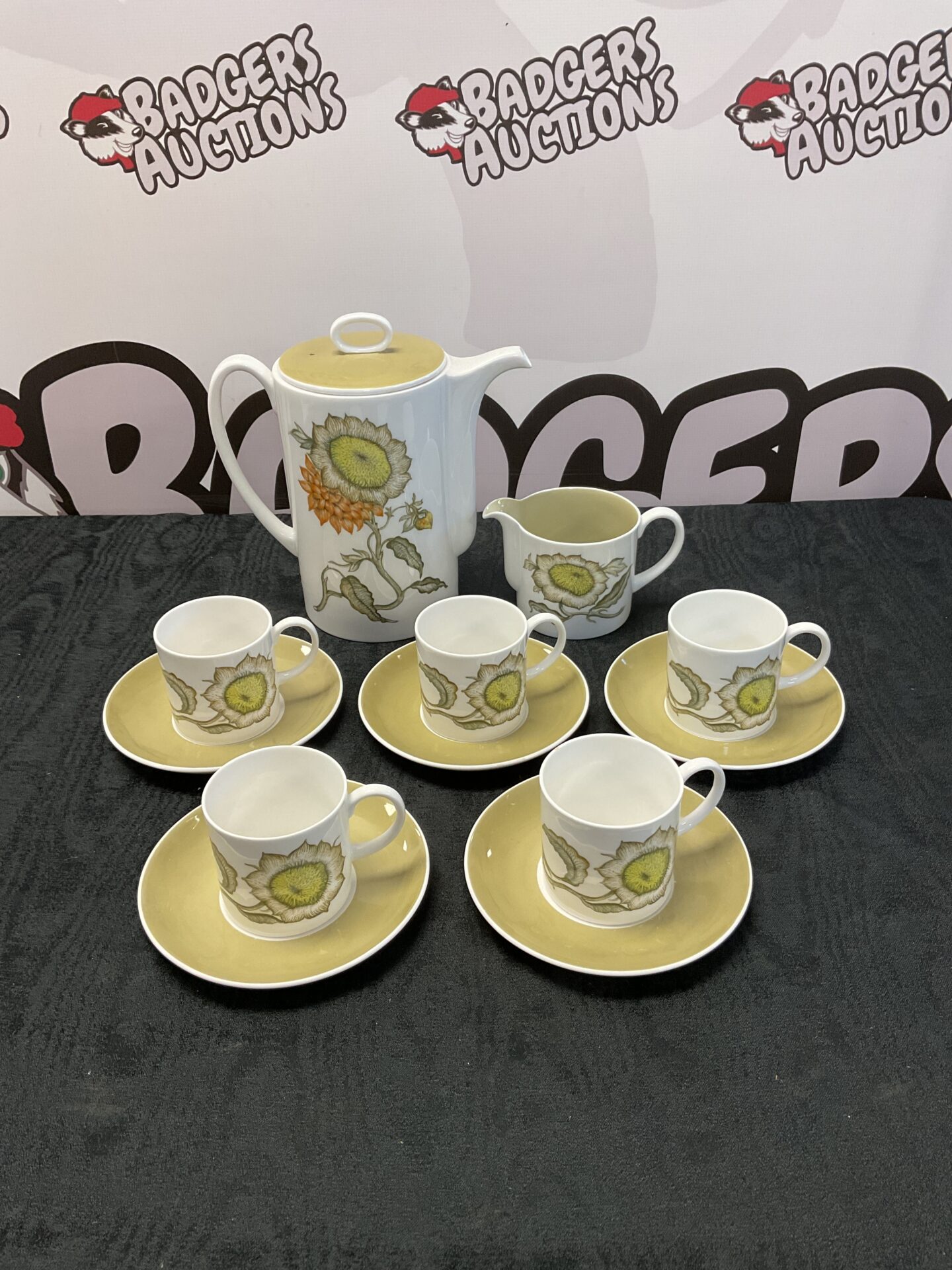 143 Susie cooper wedgwood coffee set