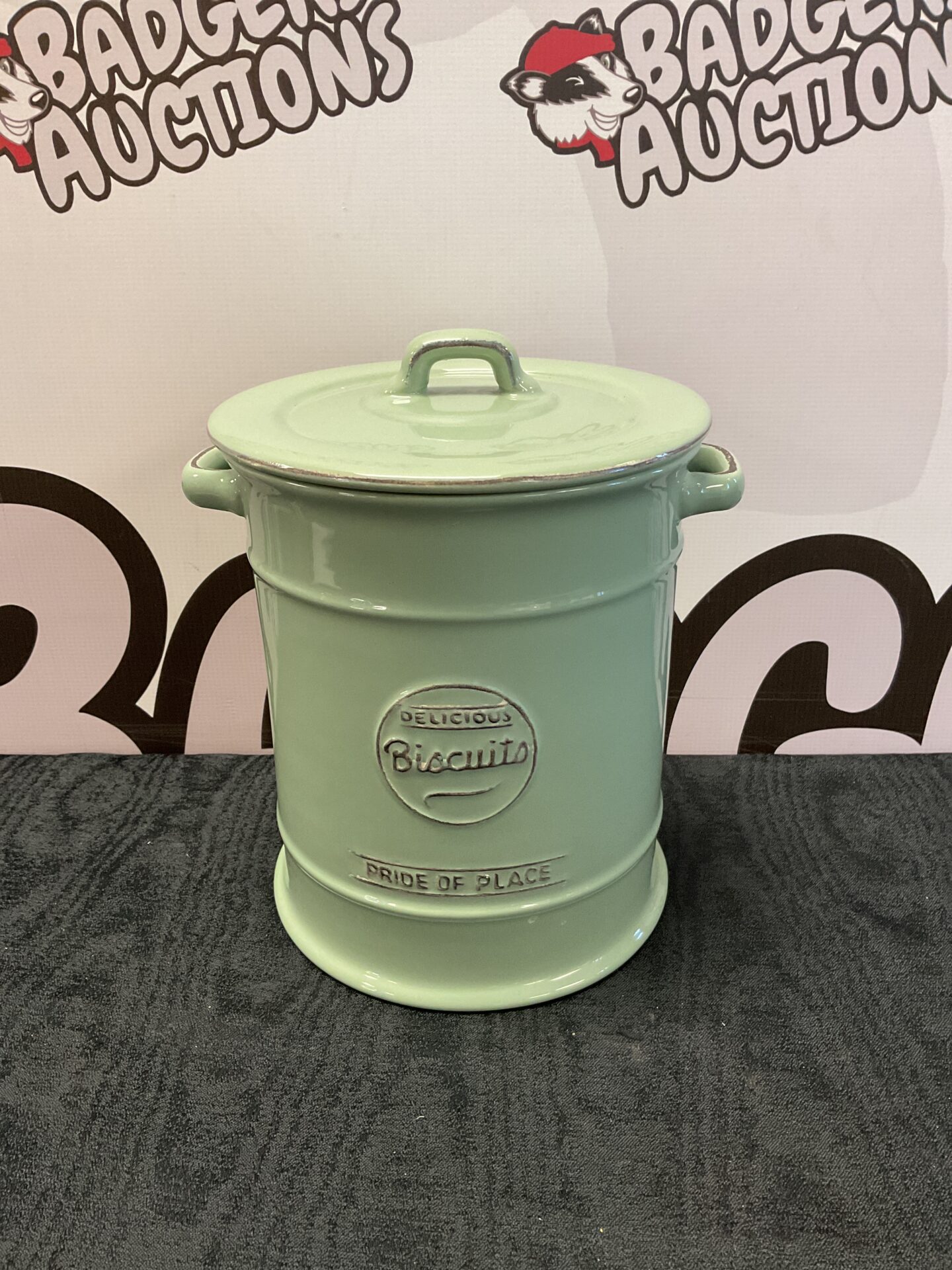 146 Te pride of place biscuit barrel